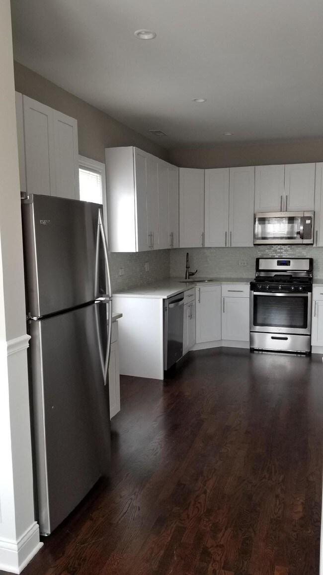 Foto del edificio - 2957 N Avers Ave