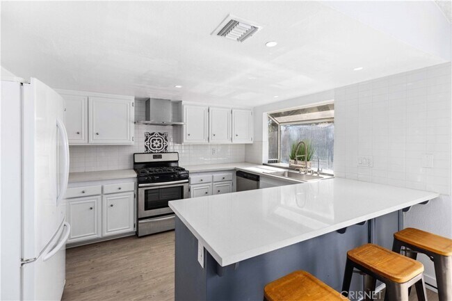 Building Photo - 732 Trixis Ave
