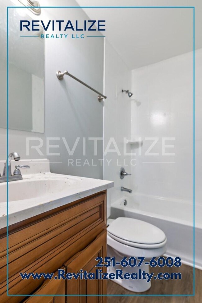 Building Photo - **HALF-OFF SECURITY DEPOSIT** Newly Renova...