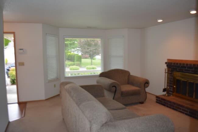 Photo - 412 NE 175th Ave House