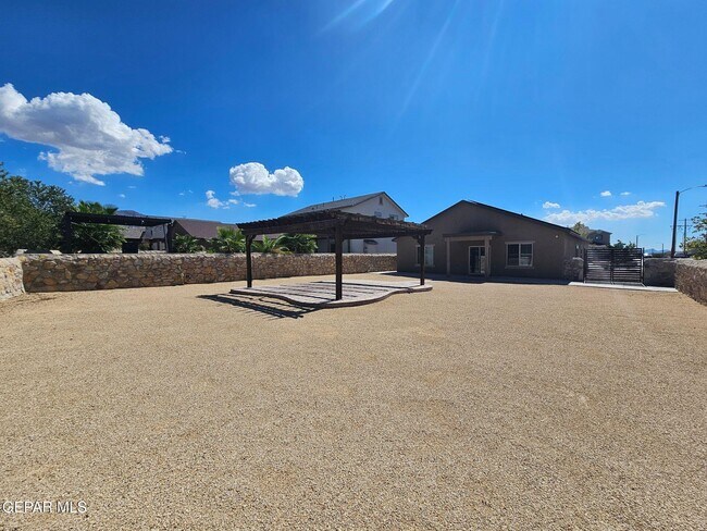 Foto del edificio - 7565 Wolf Creek Dr
