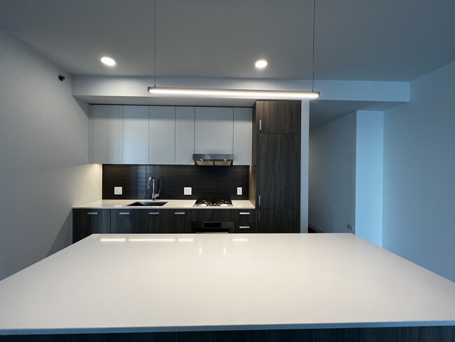 Building Photo - 423 E Benton Pl