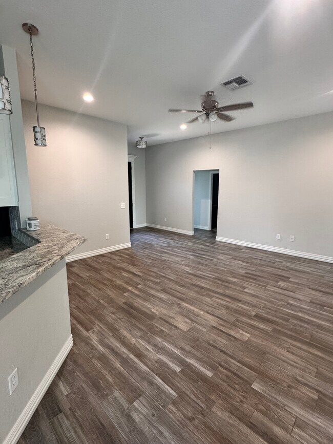 Building Photo - 4632 Sabota Ave