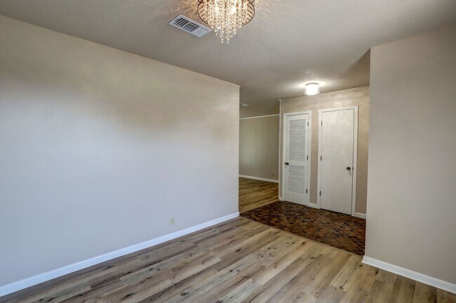 Building Photo - 4225 Lotus Dr