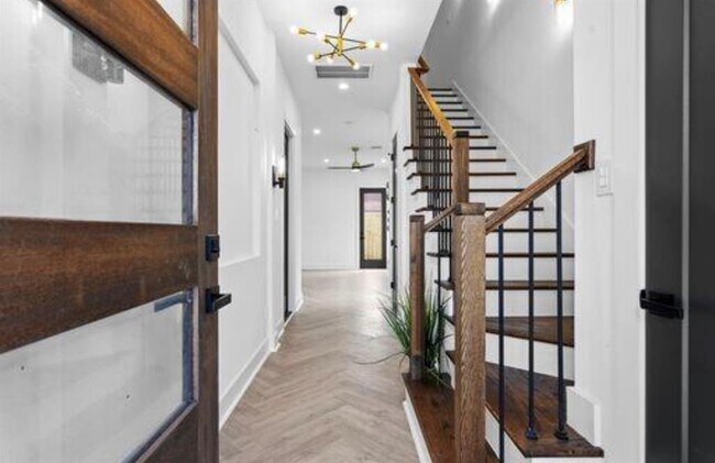 Building Photo - 8663 Duane St