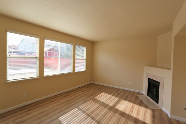 Building Photo - Super spacious home in Patterson