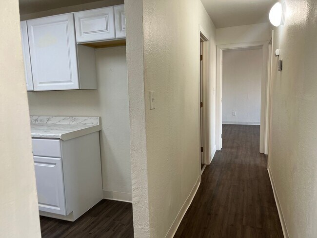 Building Photo - 4200 Parkwood Ct