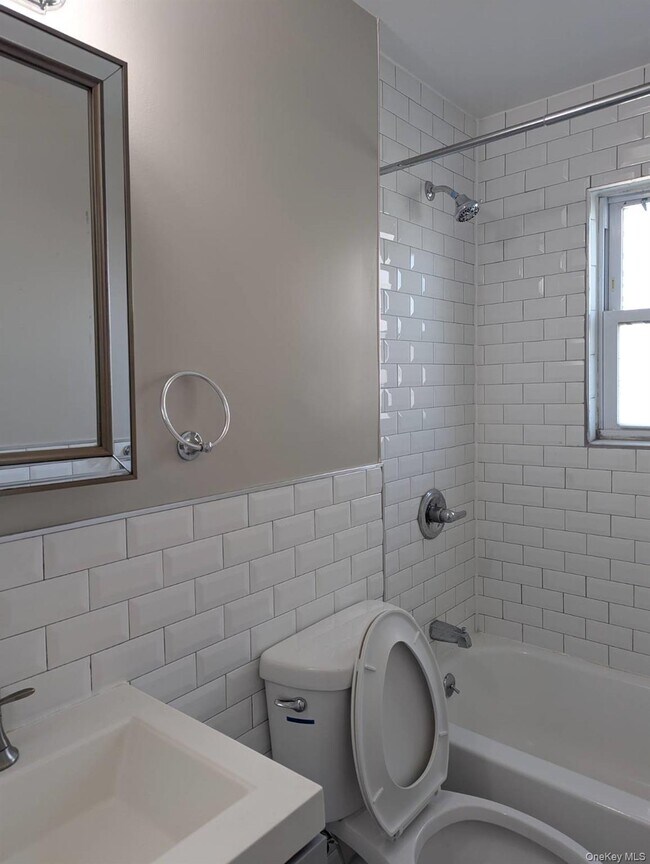 Foto del edificio - 11A Hemlock Dr