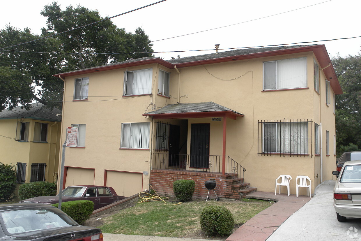 Primary Photo - 2373-2375 Grande Vista Pl