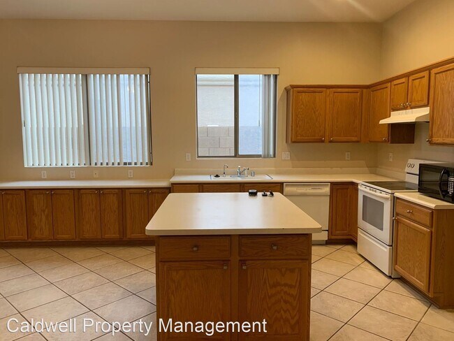 Building Photo - 3 br, 2 bath House - 721 S. Sycamore Pl.