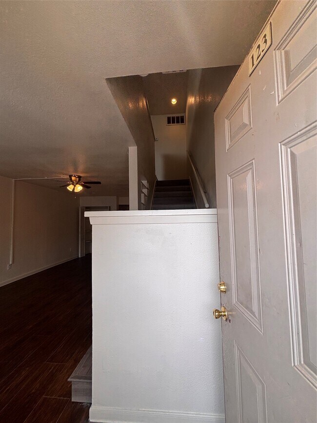 Foto del edificio - 2110 Wilcrest Dr