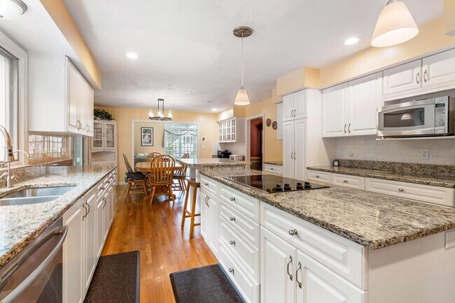 Building Photo - 8 Colella Farm Rd