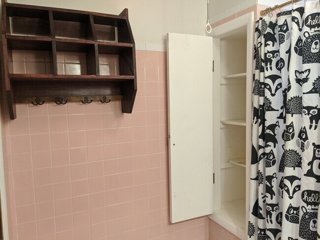 Bathroom - 2040 N Sawyer Ave