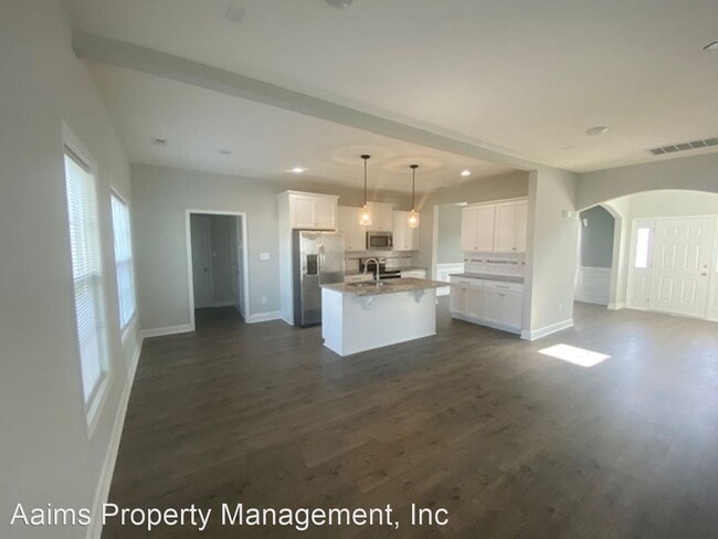 Building Photo - 4 br, 3.5 bath House - 3113 Hunting Lodge ...