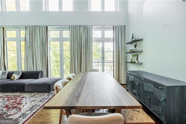 Foto del edificio - 1221 Caroline St NE