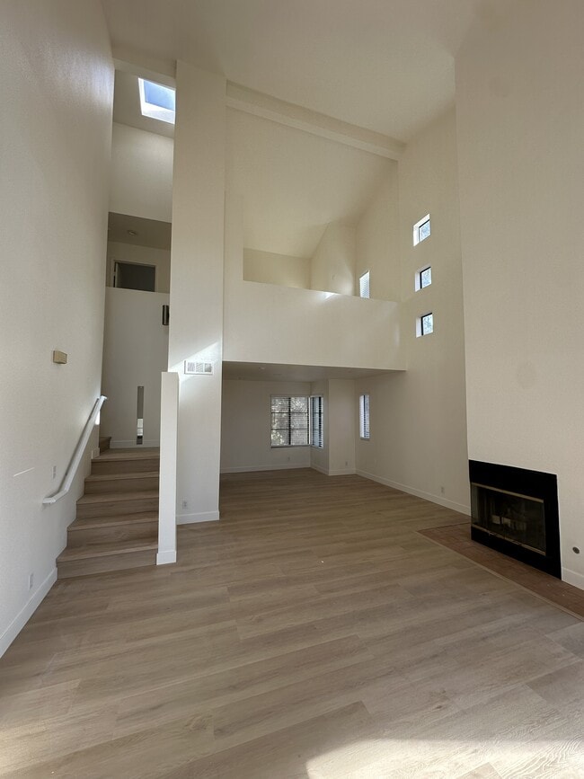 Foto del edificio - 2336 Walmar Ln