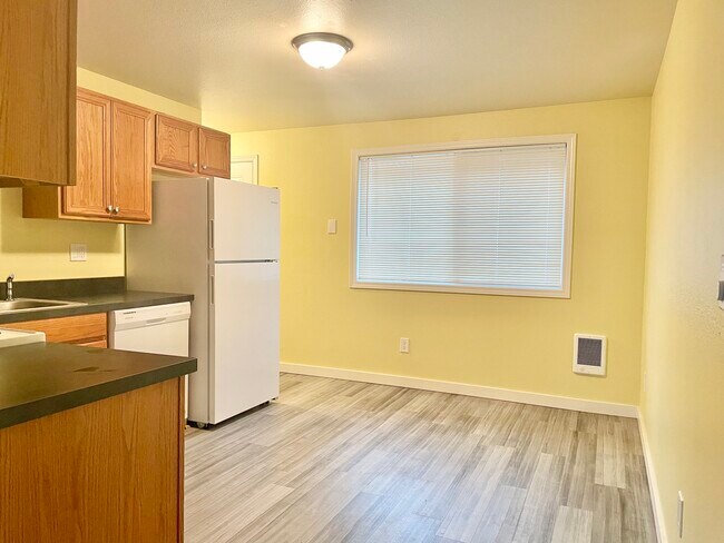 Kitchen - 5020 S Tyler St