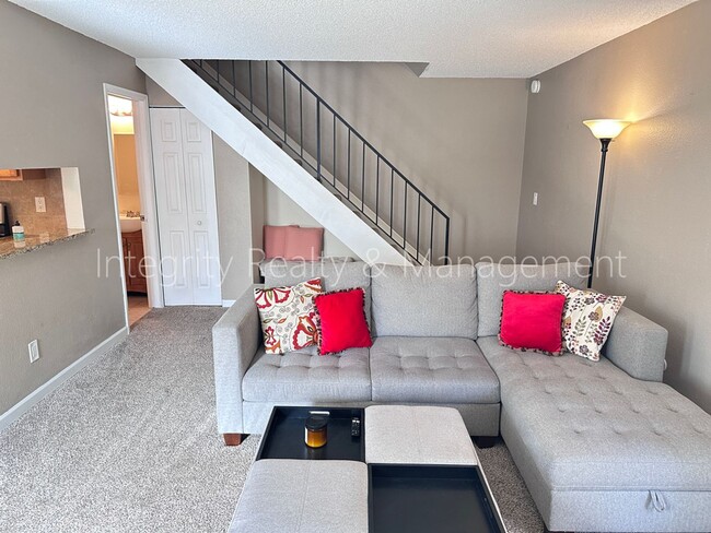 Foto del edificio - 10001 E Evans Ave