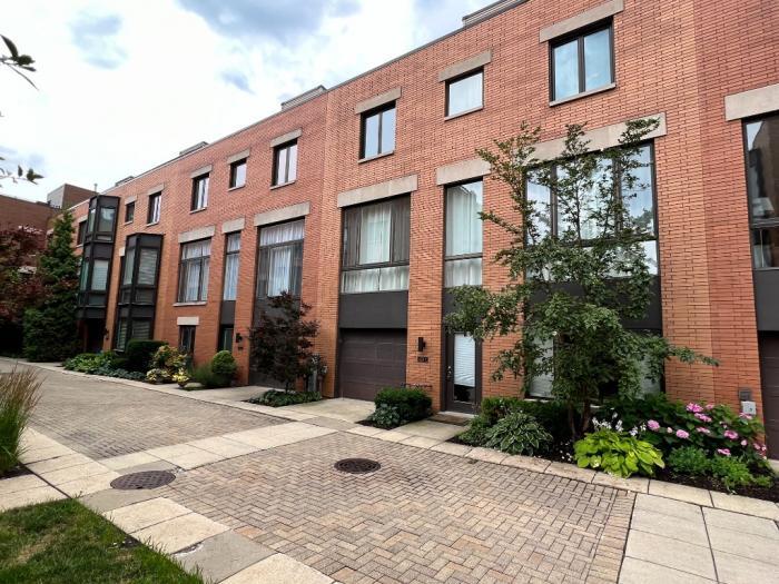 3 bedroom in CHICAGO IL 60610 Townhome Rentals in Chicago IL