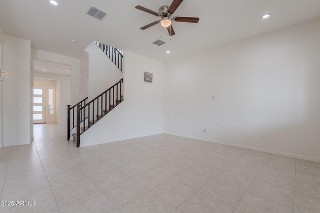 Building Photo - 2093 E Lantana Dr