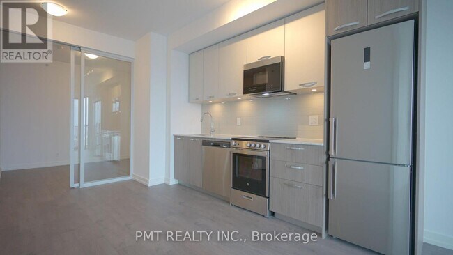 Photo du bâtiment - 75 James St S