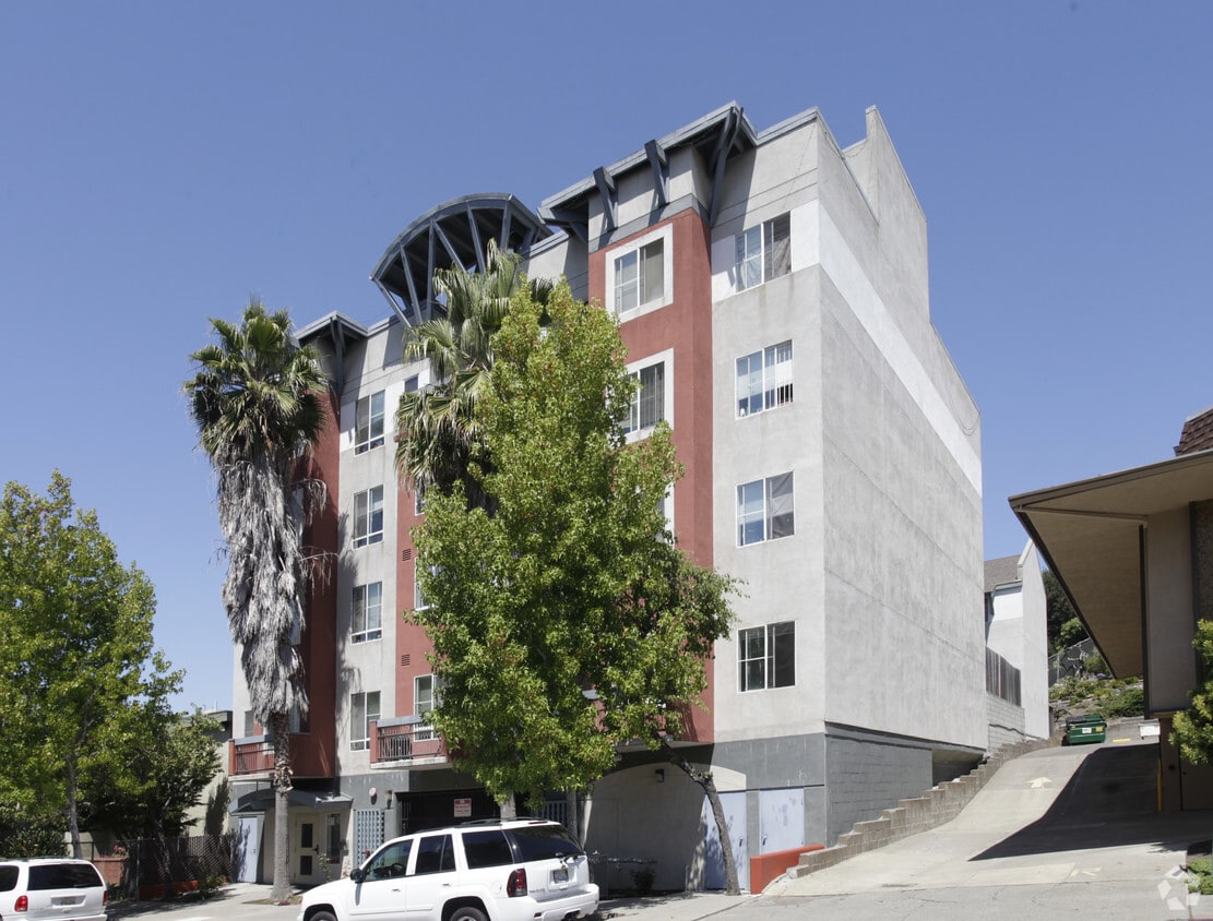 Primary Photo - Harp Plaza