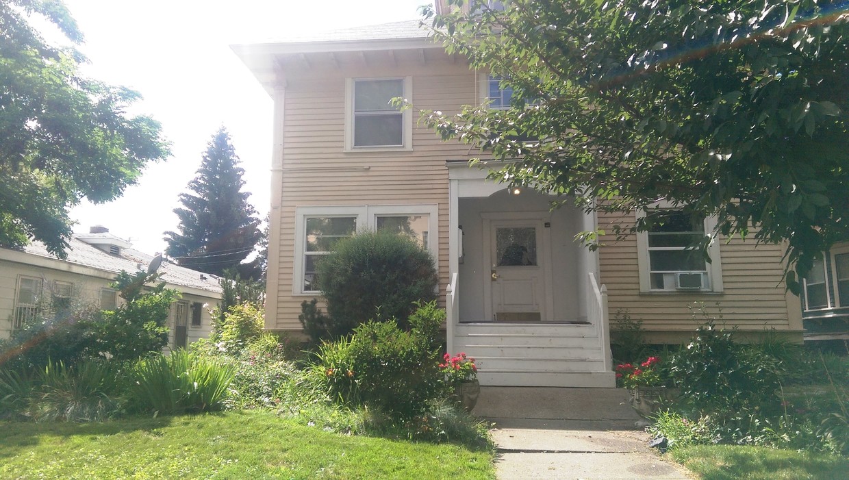 Main Photo - 152 S Oak St