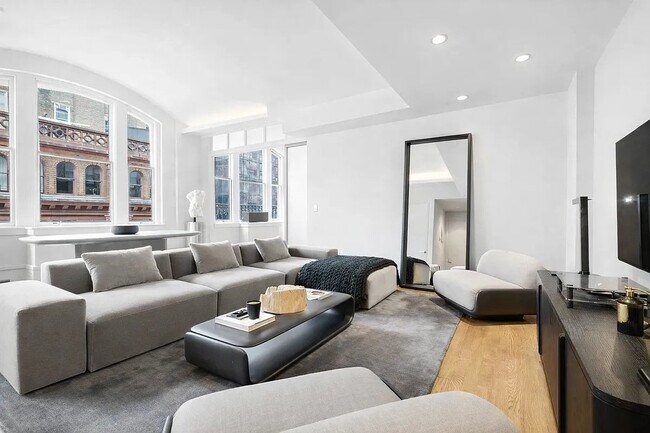 Building Photo - 640 Broadway