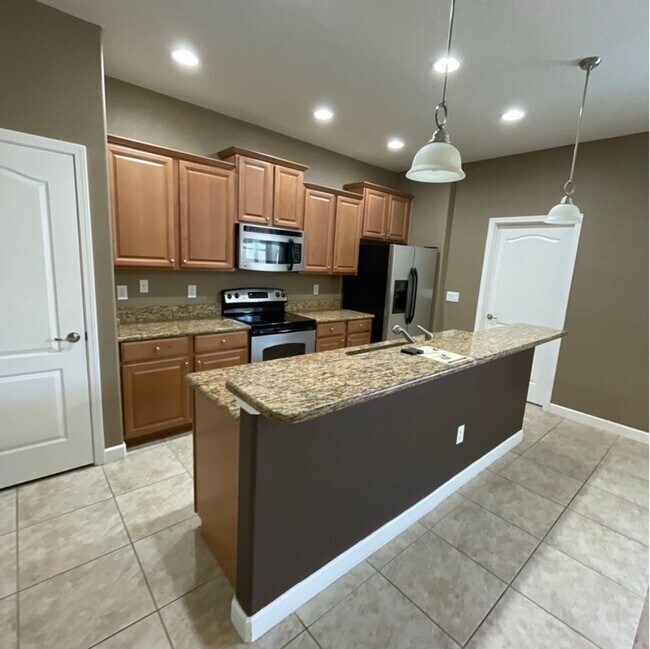 Foto del edificio - Elegant 4 Bedroom, 2.5 Bathroom Townhome i...