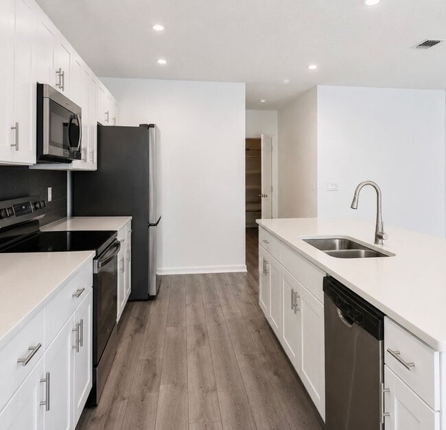 Building Photo - 5225 Tuscany Ln