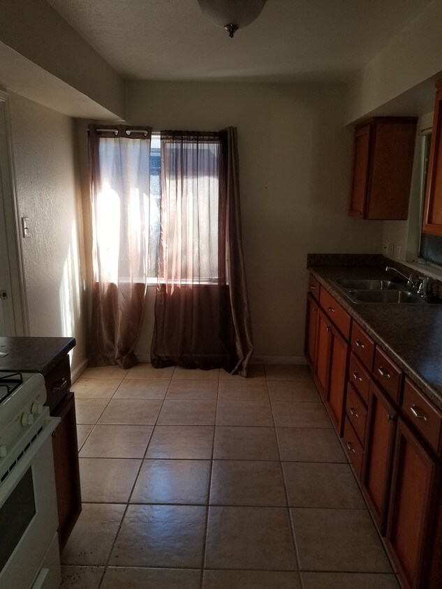 Foto principal - 1558 Douglas Road