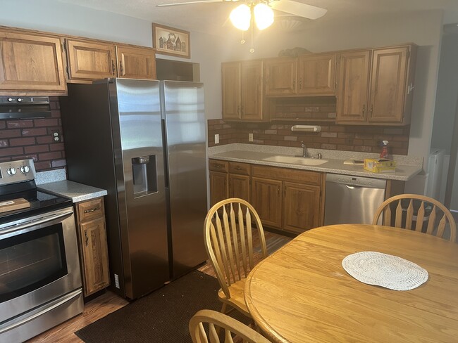 Foto del edificio - 6481 Ambrose Dr