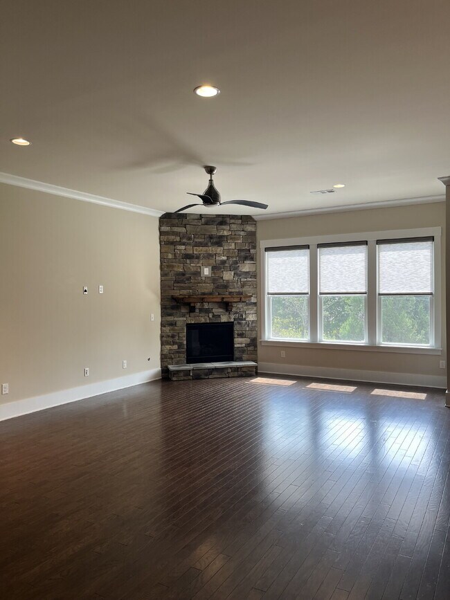 Building Photo - 1712 Biscayne Dr
