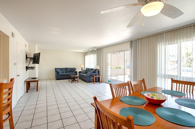 Foto del edificio - Winter 9 month lease! Partially Furnished 2 Bed 2, 1 Bath near the beach. No yearly leases
