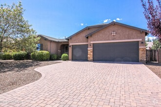 Building Photo - 2677 Capella Dr