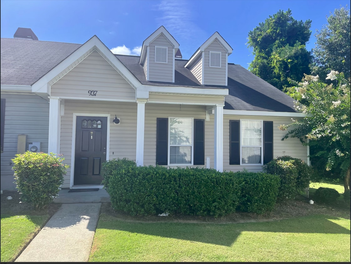 Primary Photo - 937 Laurel Oak Ct