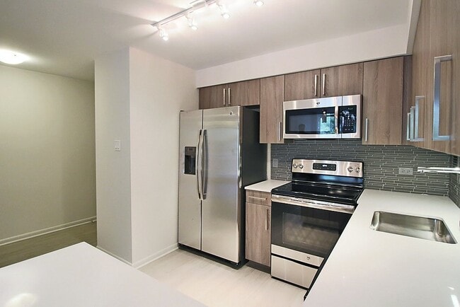 Photo - 896 S Ashland Ave (Chicago, IL) Apartment