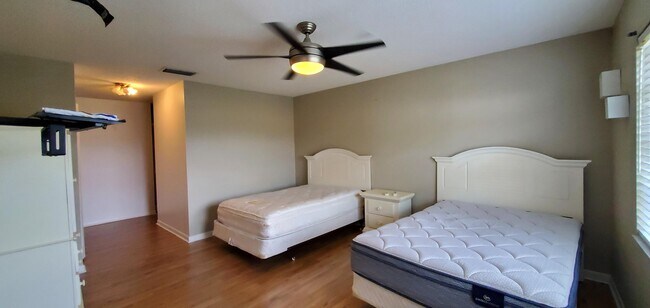 Foto del edificio - 21675 Cypress Rd