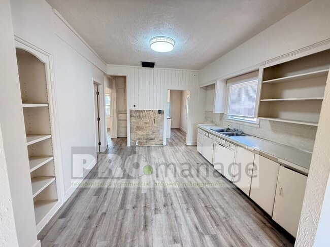 Foto del edificio - 233 E 1st St