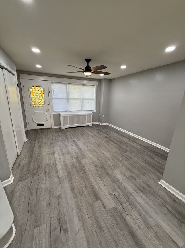 Building Photo - Beautiful 3 Bedroom Home – Updated & Move In Ready