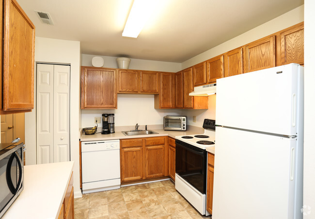 2HAB, 2BA - 1,047 ft² - Maple Avenue Apartments