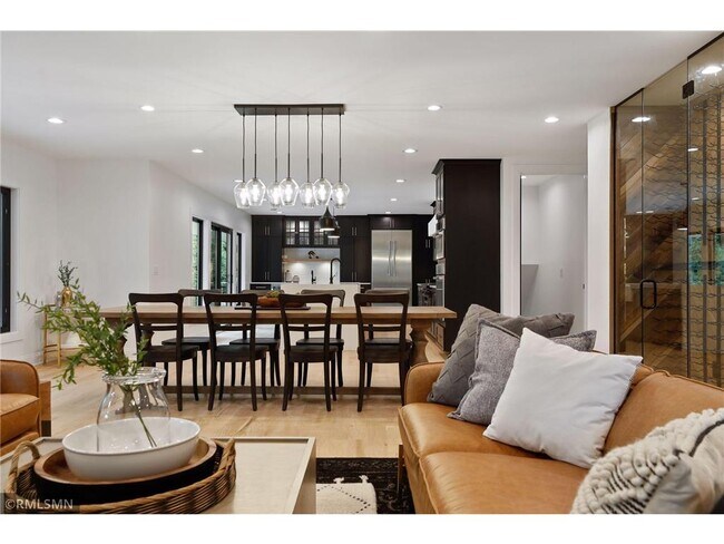 Building Photo - 2210 Edgcumbe Rd
