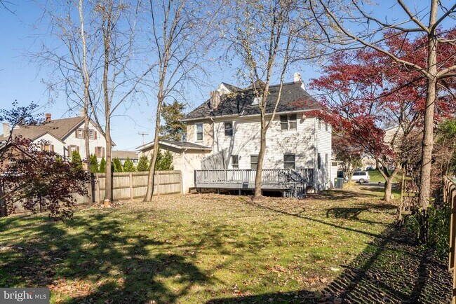 Building Photo - 338 Poplar Ave