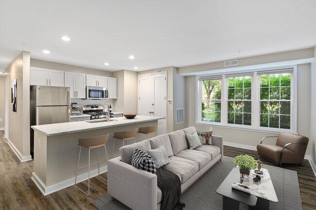 Cocina y espacios de estar renovados - The Park At Arlington Ridge