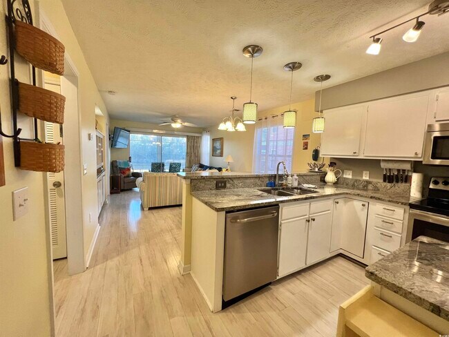 Foto del edificio - 628 Waterway Village Blvd