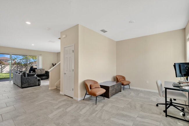 Foto del edificio - 4894 Knoll Ln