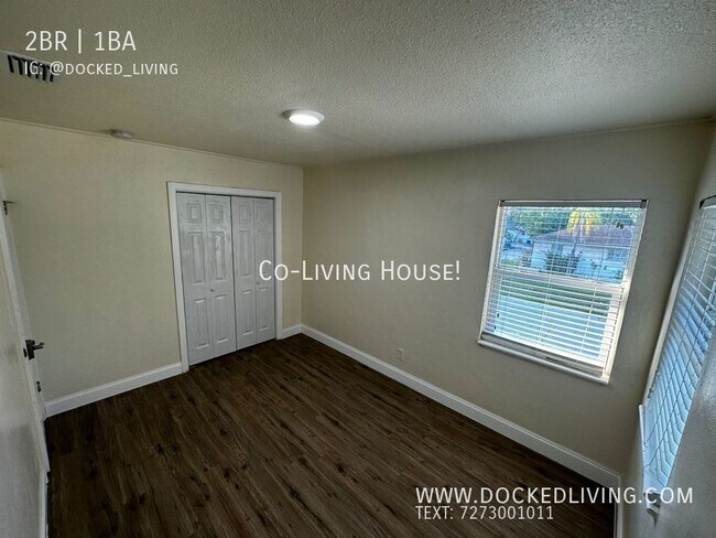 Building Photo - Beautiful private apartment in a co-living...