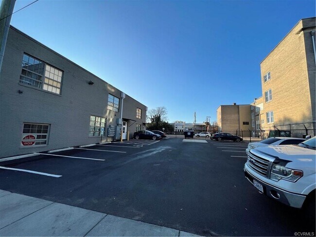 Building Photo - 16 N Vine St