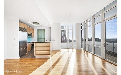 Building Photo - 325 5th Ave