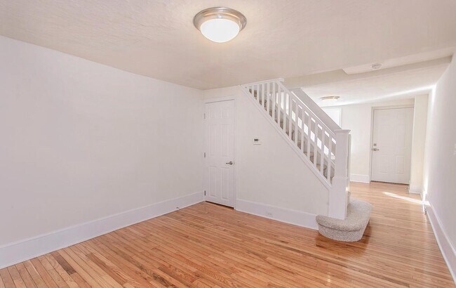 Building Photo - 105 3rd St